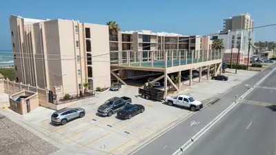 Direct Beachfront Condo-Jacuzzi-Elevator-SPI - image 116 of 156