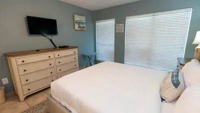 Direct Beachfront Condo-Jacuzzi-Elevator-SPI - image 64 of 156