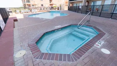 Direct Beachfront Condo-Jacuzzi-Elevator-SPI - image 101 of 156
