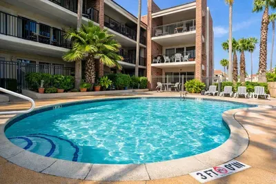 2BR Condo - 2 Pools - Jacuzzi - Steps to Beach SPI - image 2 of 177