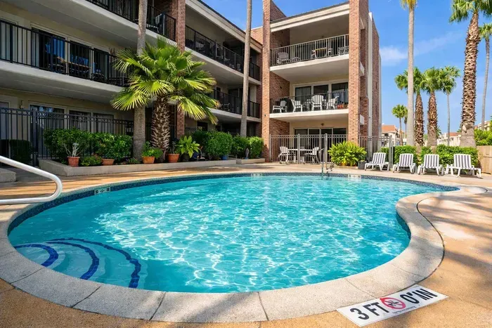 2BR Condo - 2 Pools - Jacuzzi - Steps to Beach SPI - image 2 of 177