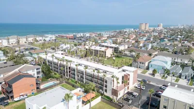 2BR Condo - 2 Pools - Jacuzzi - Steps to Beach SPI - image 170 of 177