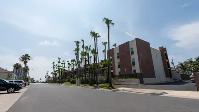 2BR Condo - 2 Pools - Jacuzzi - Steps to Beach SPI - image 21 of 177