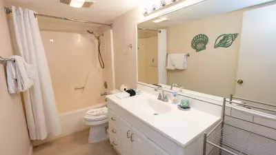 2BR Condo - 2 Pools - Jacuzzi - Steps to Beach SPI - image 10 of 177