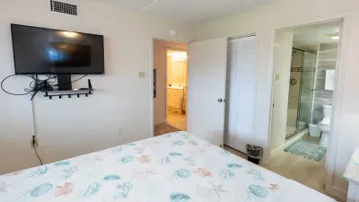 2BR Condo - 2 Pools - Jacuzzi - Steps to Beach SPI - image 100 of 177