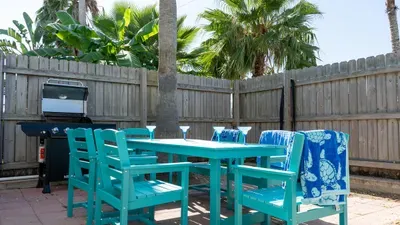 Fun Retro Island Vibe * Sleeps 17 * Beach 1 block - image 174 of 190