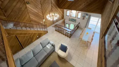 Fun Retro Island Vibe * Sleeps 17 * Beach 1 block - image 28 of 190