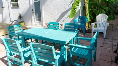 Fun Retro Island Vibe * Sleeps 17 * Beach 1 block - image 169 of 190
