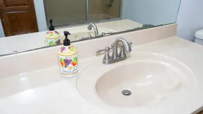 Fun Retro Island Vibe * Sleeps 17 * Beach 1 block - image 78 of 190