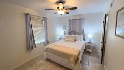 Fun Retro Island Vibe * Sleeps 17 * Beach 1 block - image 86 of 190