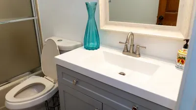 Fun Retro Island Vibe * Sleeps 17 * Beach 1 block - image 77 of 190