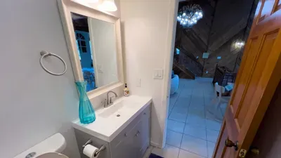 Fun Retro Island Vibe * Sleeps 17 * Beach 1 block - image 82 of 190