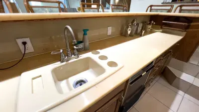 Fun Retro Island Vibe * Sleeps 17 * Beach 1 block - image 74 of 190