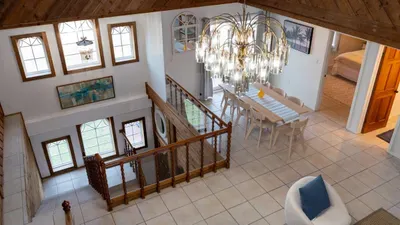 Fun Retro Island Vibe * Sleeps 17 * Beach 1 block - image 36 of 190