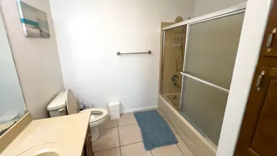 Fun Retro Island Vibe * Sleeps 17 * Beach 1 block - image 95 of 190
