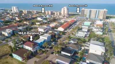 Fun Retro Island Vibe * Sleeps 17 * Beach 1 block - image 179 of 190