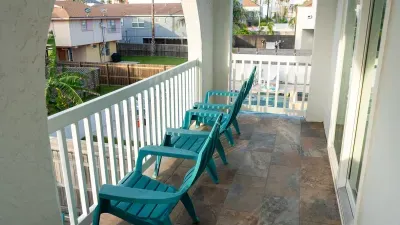 Fun Retro Island Vibe * Sleeps 17 * Beach 1 block - image 150 of 190