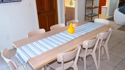 Fun Retro Island Vibe * Sleeps 17 * Beach 1 block - image 33 of 190