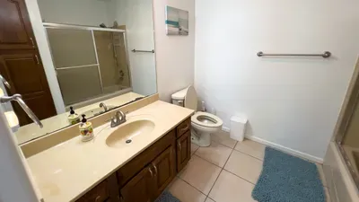 Fun Retro Island Vibe * Sleeps 17 * Beach 1 block - image 94 of 190