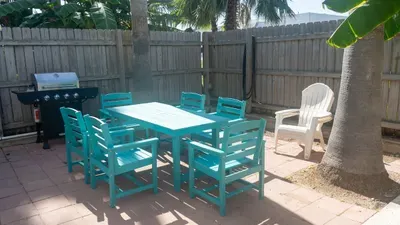 Fun Retro Island Vibe * Sleeps 17 * Beach 1 block - image 168 of 190