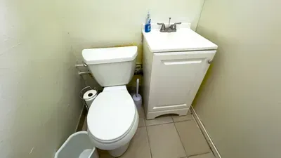 Fun Retro Island Vibe * Sleeps 17 * Beach 1 block - image 148 of 190