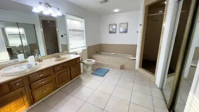 Fun Retro Island Vibe * Sleeps 17 * Beach 1 block - image 116 of 190