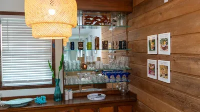 Fun Retro Island Vibe * Sleeps 17 * Beach 1 block - image 64 of 190