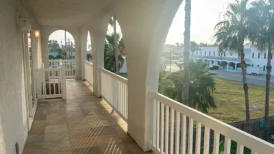 Fun Retro Island Vibe * Sleeps 17 * Beach 1 block - image 151 of 190