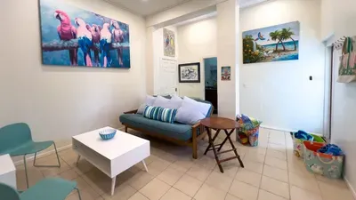 Fun Retro Island Vibe * Sleeps 17 * Beach 1 block - image 131 of 190