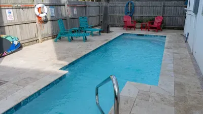 Fun Retro Island Vibe * Sleeps 17 * Beach 1 block - image 181 of 190