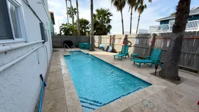 Fun Retro Island Vibe * Sleeps 17 * Beach 1 block - image 190 of 190