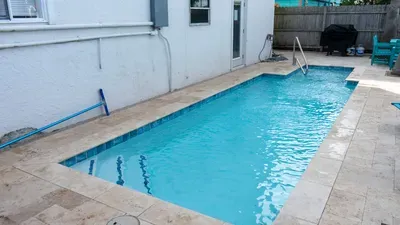 Fun Retro Island Vibe * Sleeps 17 * Beach 1 block - image 184 of 190