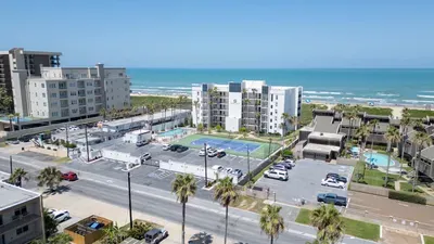 Beachfront 2BR, 5th Floor Views, Wakable SPI - image 157 of 178