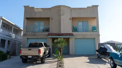 A relaxed coastal duplex with an easygoing vibe, offering simple outdoor spaces and a welcoming arrival. Soft colors, open balconies, and a laid‑back setting create a calm first impression that sets the tone for an effortless stay.