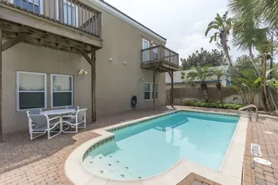 * EZ to Beach Sleeps Many * Very Clean * Pool - image 14 of 14