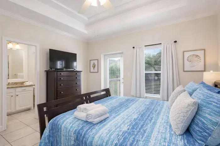 Coastal Retreat w/ Ensuite Bath, Balcony Access, Smart TV & Beachy Decor – Walk to Shore!