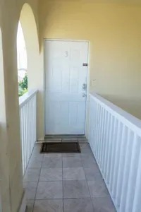 " Oversized 2 Bedroom " Modern " Pool Near Beach - image 19 of 80