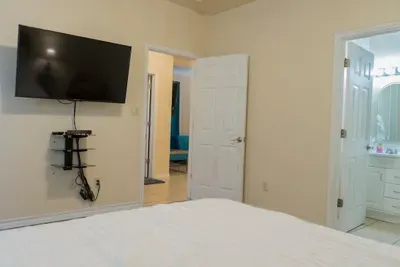 " Oversized 2 Bedroom " Modern " Pool Near Beach - image 38 of 80