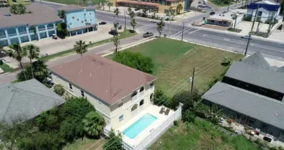 " Oversized 2 Bedroom " Modern " Pool Near Beach - image 56 of 80