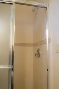 " Oversized 2 Bedroom " Modern " Pool Near Beach - image 35 of 80