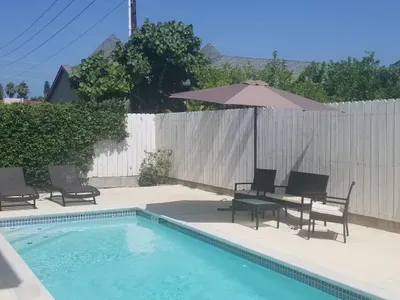 alternative shot of pool. Deep end is 5 feet deep shallow end is 3 feet deep. Crystal clean I'm crazy about that