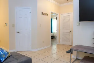 " Oversized 2 Bedroom " Modern " Pool Near Beach - image 37 of 80
