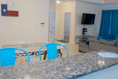 " Oversized 2 Bedroom " Modern " Pool Near Beach - image 21 of 80