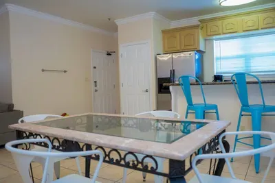 " Oversized 2 Bedroom " Modern " Pool Near Beach - image 22 of 80