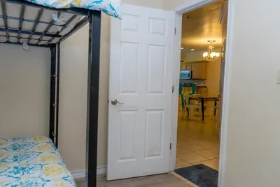 " Oversized 2 Bedroom " Modern " Pool Near Beach - image 36 of 80