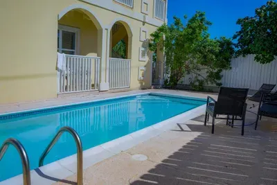 " Oversized 2 Bedroom " Modern " Pool Near Beach - image 47 of 80