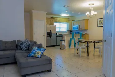 " Oversized 2 Bedroom " Modern " Pool Near Beach - image 24 of 80
