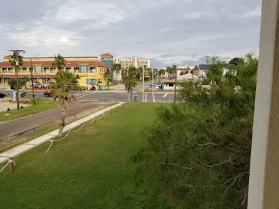 Shot from patio to Padre Blvd. That building you see with green on it is Kelly's Irish Pub. But 40 yards away. 1 block after that is free beach access. kelly's is great as food until 1 am if not 3 am. Cheap beer and shot specials too, no need to drive!