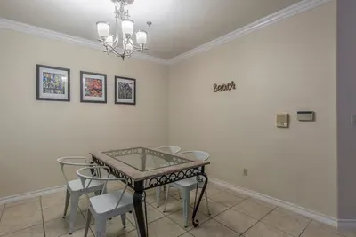 " Oversized 2 Bedroom " Modern " Pool Near Beach - image 73 of 80
