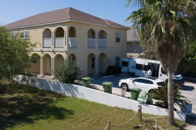 *Clean Pool Walk to Beach * Pet Ok *Ground Floor - image 12 of 66